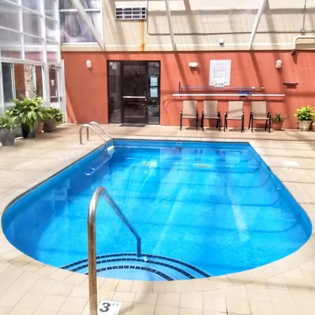 Lowest Prices Of The Year Downtown Gatlinburg Suite, Close To Everything, Free High Speed Wifi, Private Balcony, Pool, Hot Tub, Sleeps 8